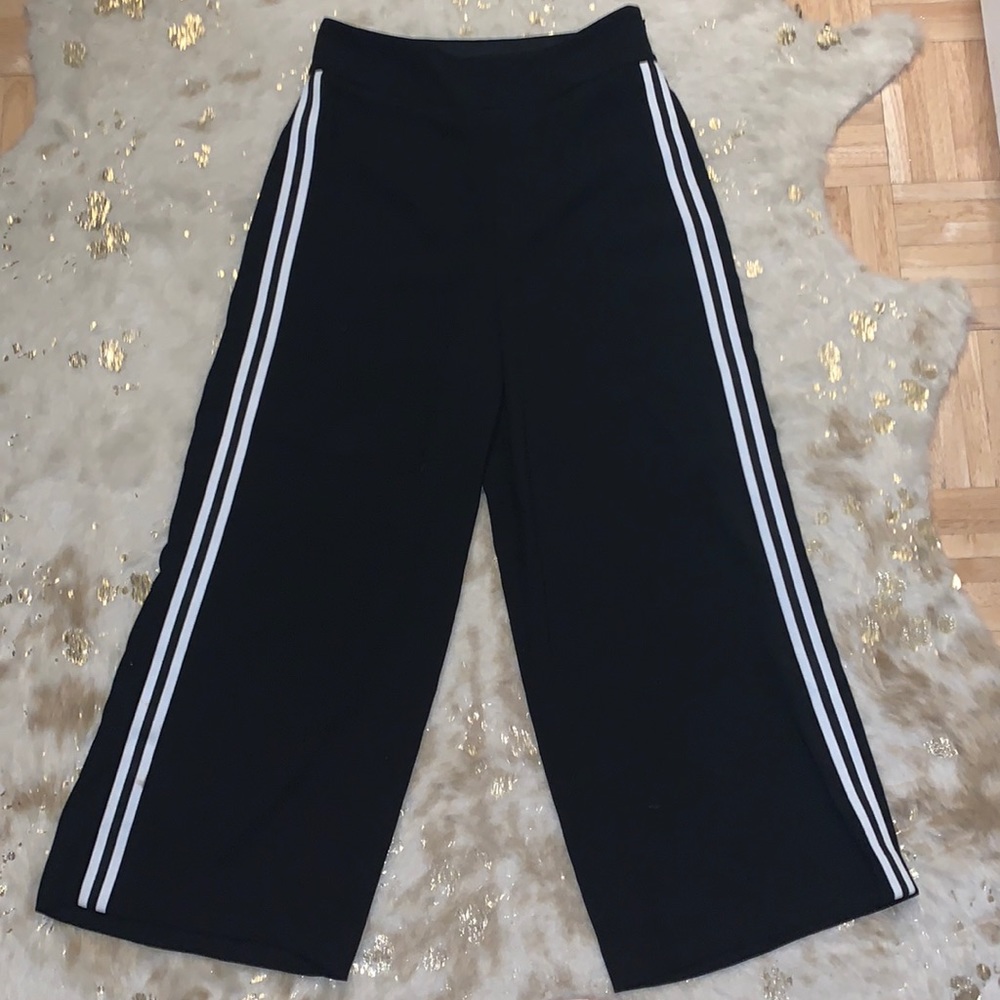 Wide leg zip up capri dress pants by Express